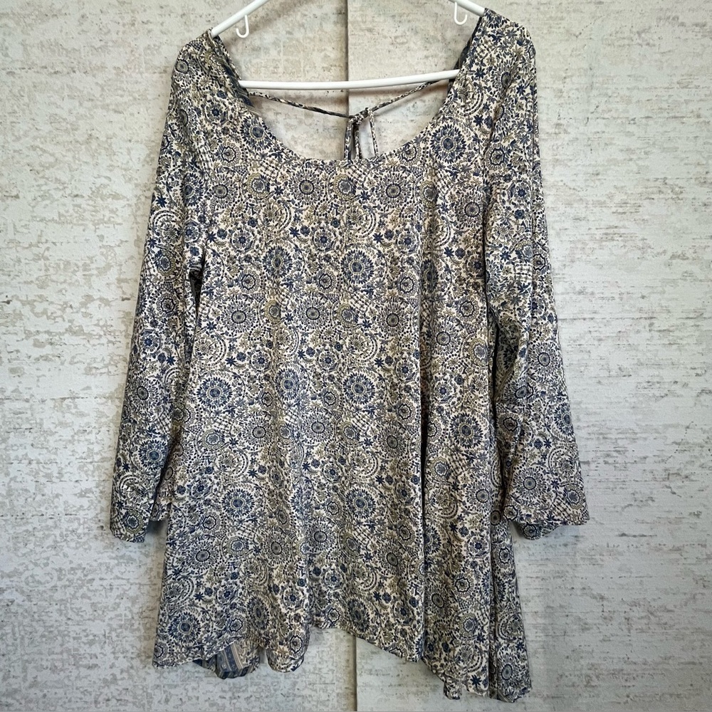 Karma Highway Elegant Blue and White Patterned Women's Top One Size